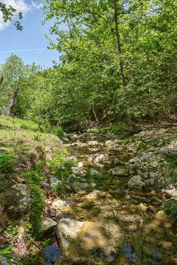 127 El Nopal DR, Blanco, TX 78606