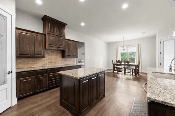 1006 Deer XING, Salado, TX 76571