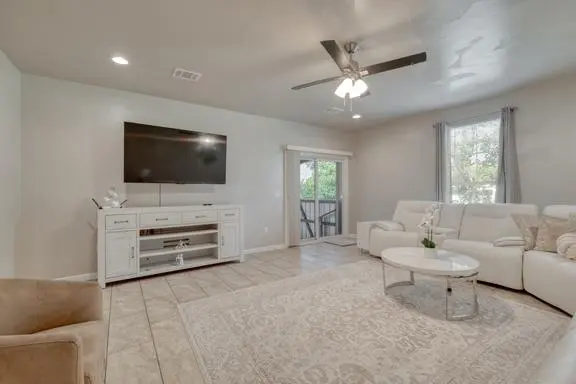 440 E Clark ST, Bartlett, TX 76511