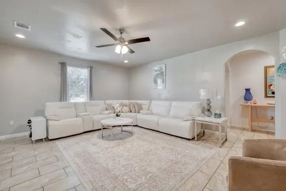 440 E Clark ST, Bartlett, TX 76511
