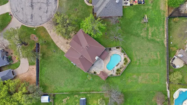 207 Silver Oak DR, Round Rock, TX 78664