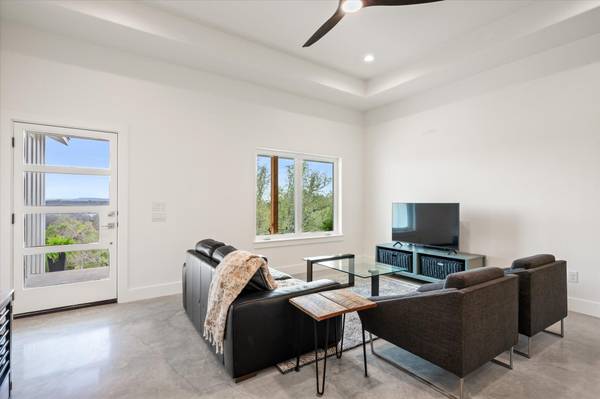 405 Taylor DR, Horseshoe Bay, TX 78657