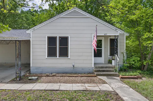 621 S Main ST, Lockhart, TX 78644