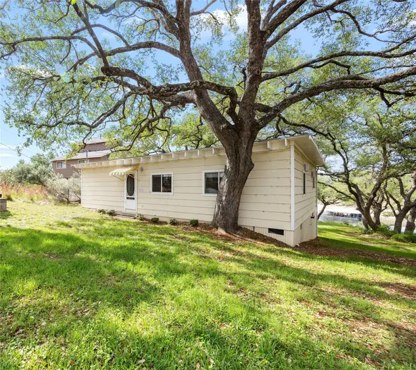 1131 Edgewater DR, Spicewood, TX 78669