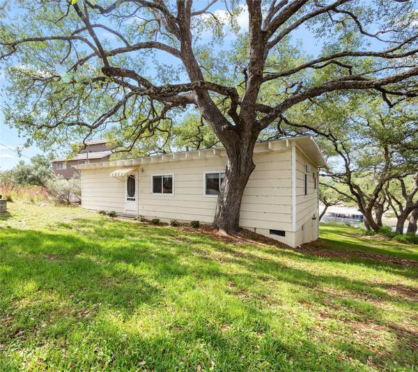 1131 Edgewater DR, Spicewood, TX 78669