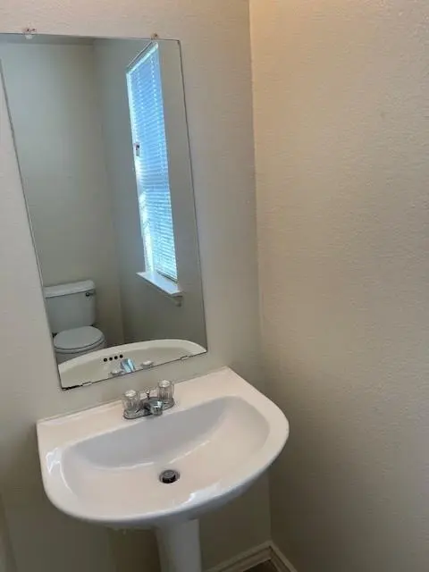 1105 Christopher DR #B, Round Rock, TX 78681