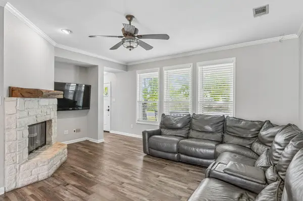 205 Morningside CIR, Hutto, TX 78634