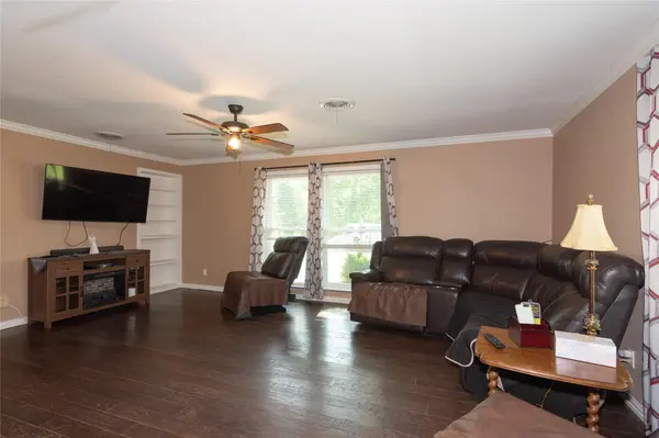 1212 Lake Terrace DR, Elgin, TX 78621