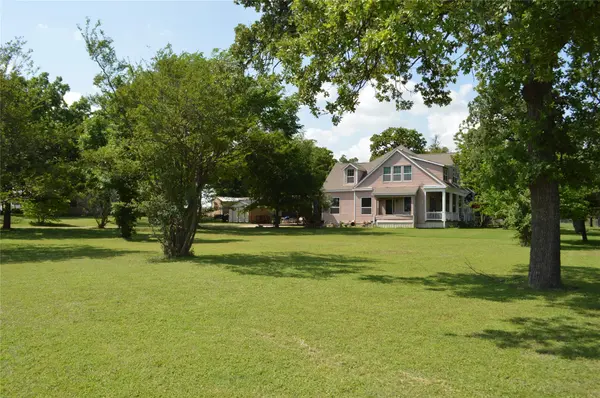 3202 N Travis, Cameron, TX 76520