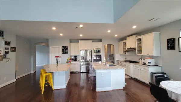 15824 Cinca Terra DR, Bee Cave, TX 78738