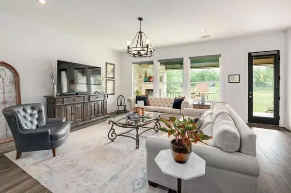 105 Graystone LN, Georgetown, TX 78633