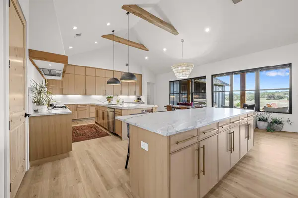 107 W Lakeshore DR, Dripping Springs, TX 78620