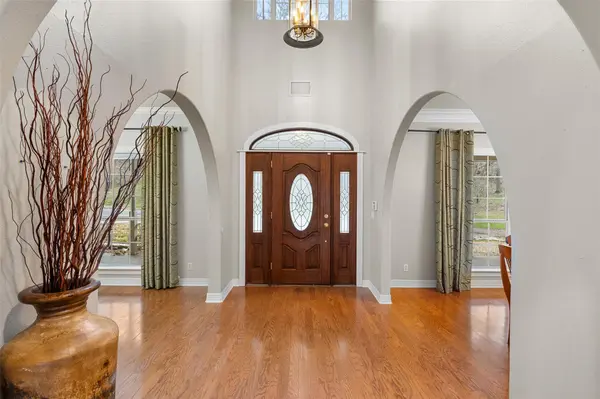 601 Country Club CT, La Grange, TX 78945