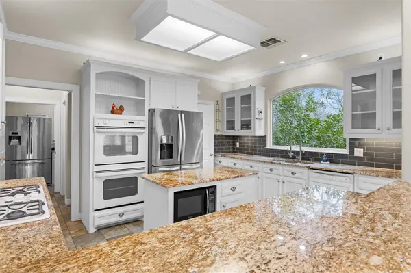 601 Country Club CT, La Grange, TX 78945