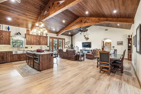 3724 Ranch Road 3347, Round Mountain, TX 78663