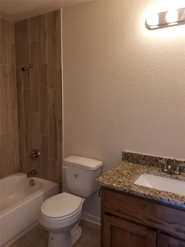 92 Sandstone DR #B, Jarrell, TX 76537