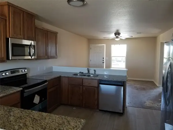 92 Sandstone DR #B, Jarrell, TX 76537
