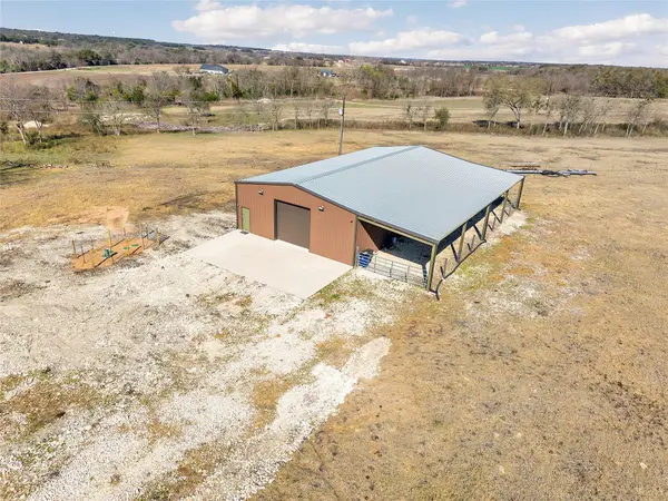 779 County Road 329 RD, Granger, TX 76530