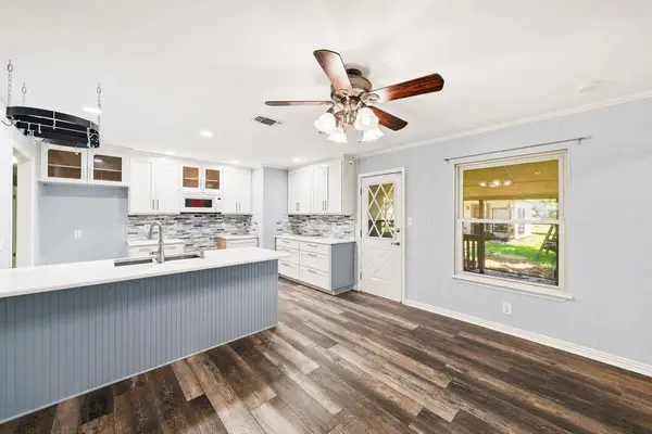 1961 Bolton RD, Marion, TX 78124