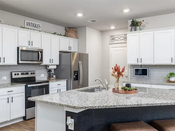 201 Bunting LN, Bertram, TX 78605