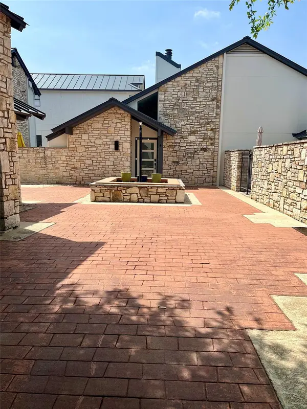 103 Island DR #8, Horseshoe Bay, TX 78657
