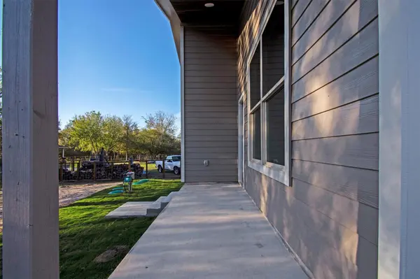151 Kawainui LN, Bastrop, TX 78602