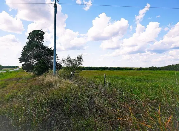 4810 Burke RD, Flatonia, TX 78941