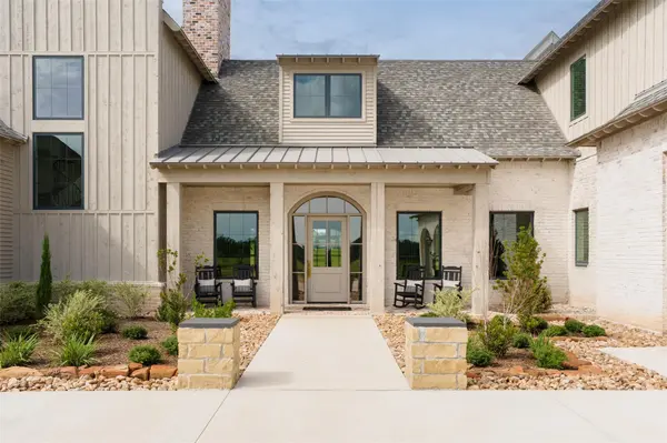 404 Blackberry LN, Washington, TX 77880