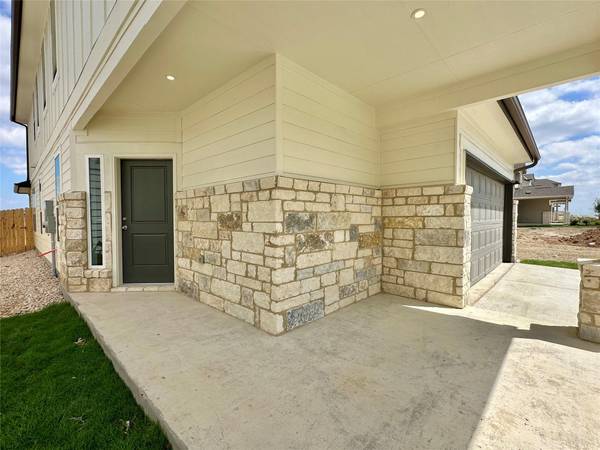 404 Young ST, Buda, TX 78610