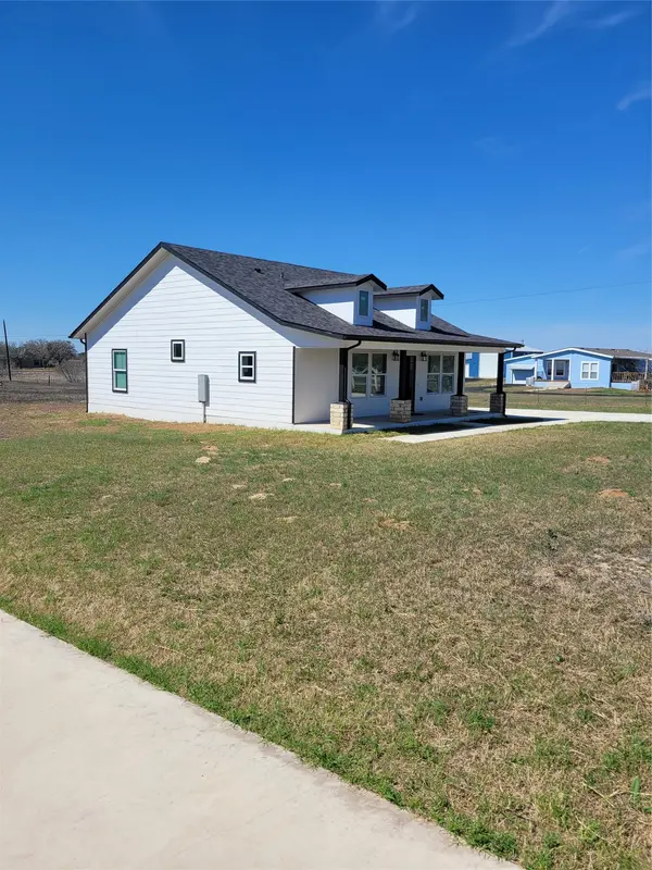 577 County Road 422 RD, Stockdale, TX 78160