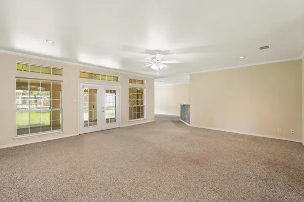 1906 Meadow Ridge DR, Taylor, TX 76574