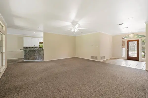 1906 Meadow Ridge DR, Taylor, TX 76574