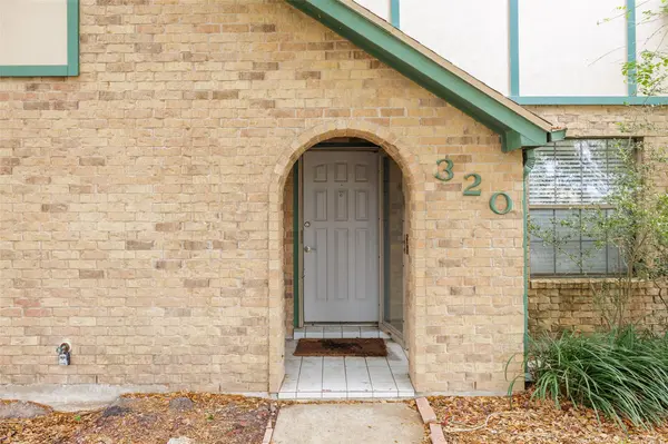 320 Long Pointe DR, Portland, TX 78374