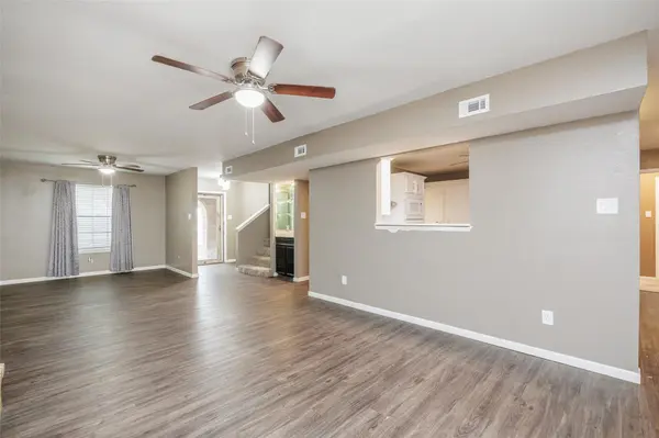 320 Long Pointe DR, Portland, TX 78374
