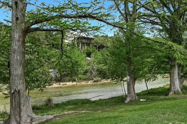 695 Sunset DR, Wimberley, TX 78676