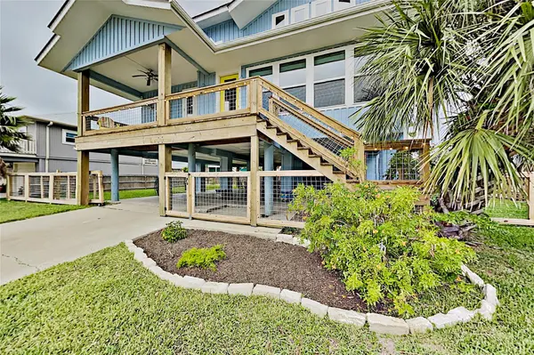 1 Jamaica DR, Rockport, TX 78382