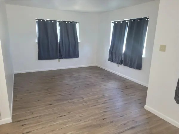 205 2nd Ave #2, Smithville, TX 78957