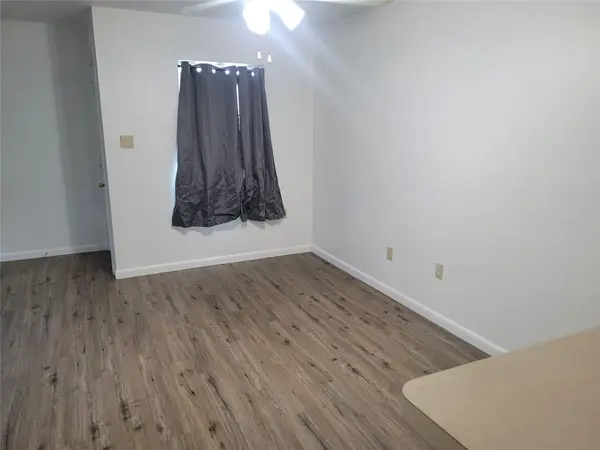 205 2nd Ave #2, Smithville, TX 78957