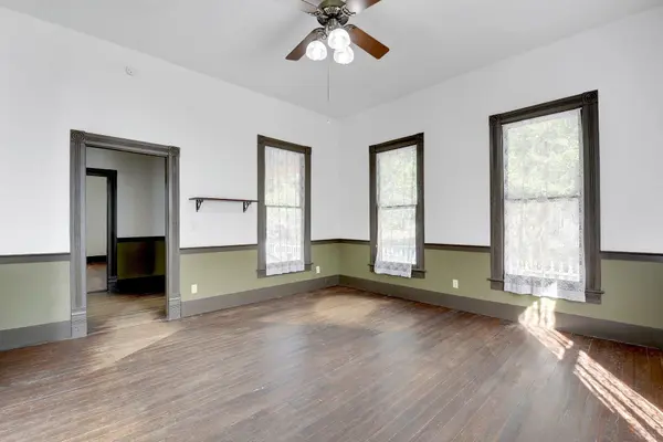 304 Olive ST, Smithville, TX 78957