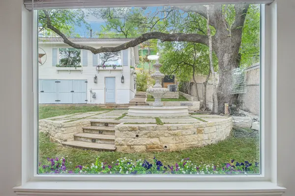 1205 Alta Vista Ave #A, Austin, TX 78704