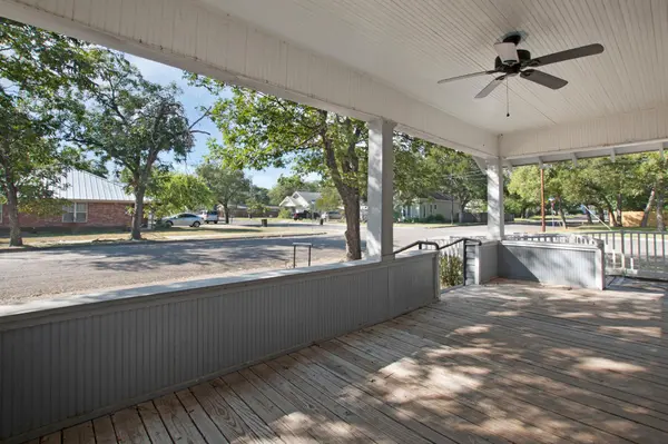 107 W 5th ST, Lampasas, TX 76550