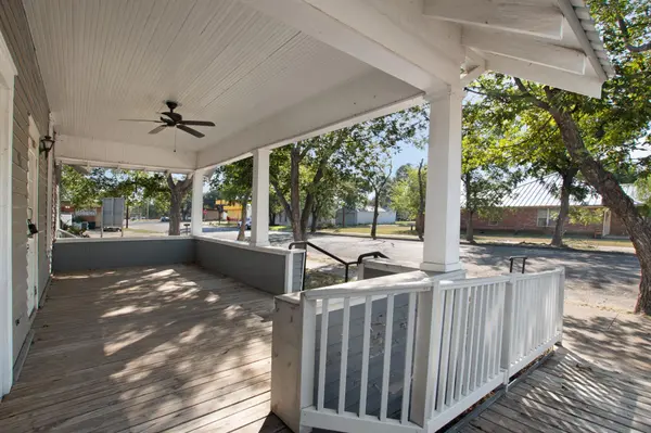 107 W 5th ST, Lampasas, TX 76550