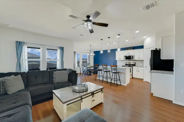 725 Pinnacle DR, Georgetown, TX 78626