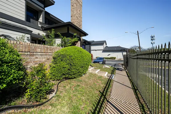1748 Ohlen RD #16, Austin, TX 78757