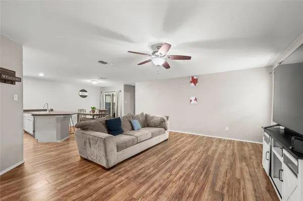 715 Estes PARK, Taylor, TX 76574