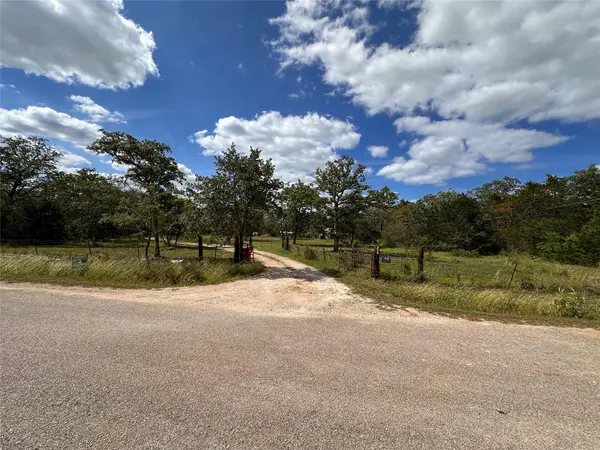 380 Woodlands DR, Bastrop, TX 78602