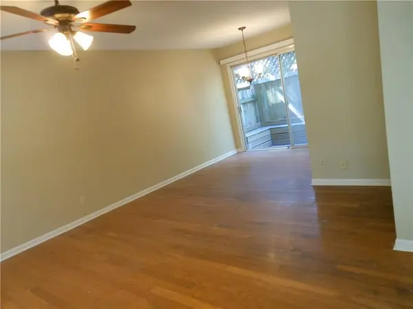 2516 Enfield RD #102, Austin, TX 78703