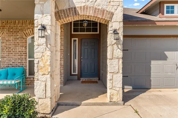 3205 Zabel DR, Lorena, TX 76655
