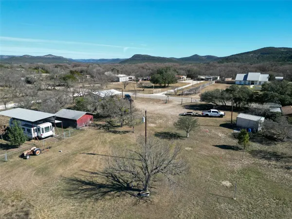 831 Magers RD, Concan, TX 78838