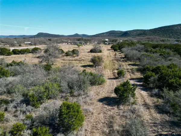 831 Magers RD, Concan, TX 78838